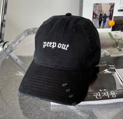 картинка Кепка надпись peep out от магазина LonnaMag