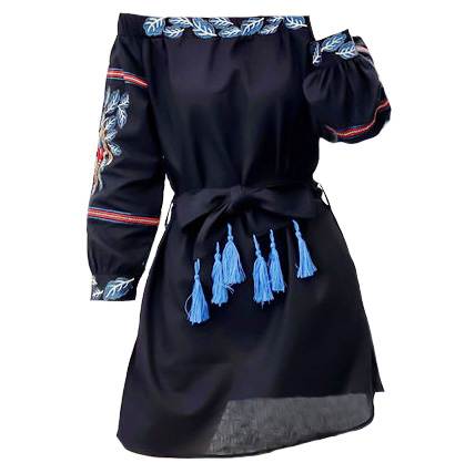 Картинка Платье мини открытые плечи на резинке цветная вышивка цветы кисточки от магазина LonnaMag