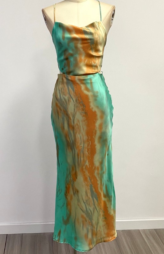 Картинка Платье миди тонкие лямки на завязках размытый принт от магазина LonnaMag