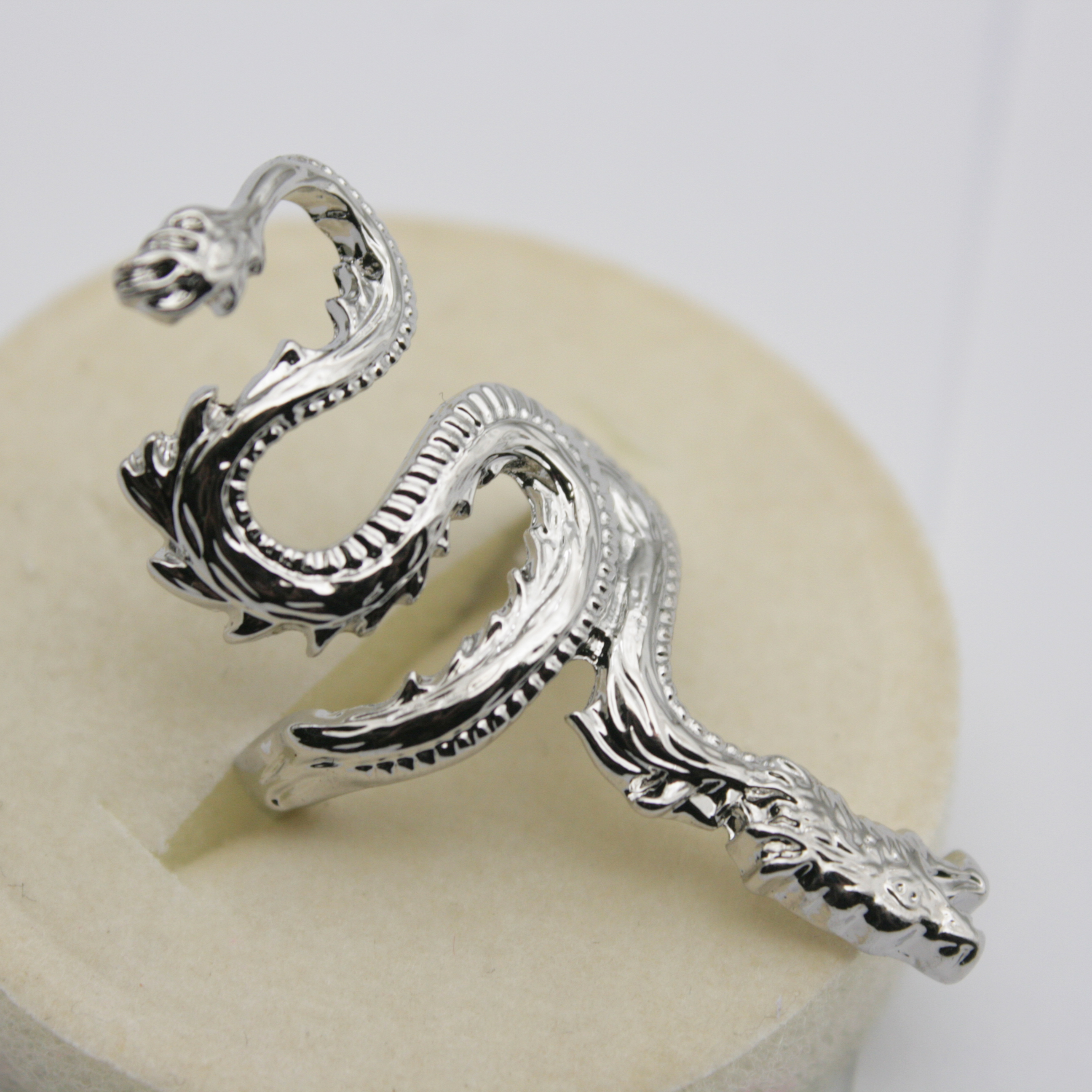 картинка Кольцо вьющийся китайский дракон от магазина LonnaMag