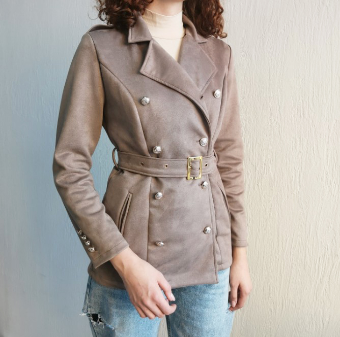 Картинка Жакет длинный замшевый золотые пуговицы + пояс от магазина LonnaMag