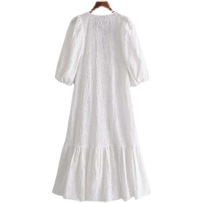 Картинка Платье макси на пуговицах объемный короткий рукав вышивка цветы  от магазина LonnaMag