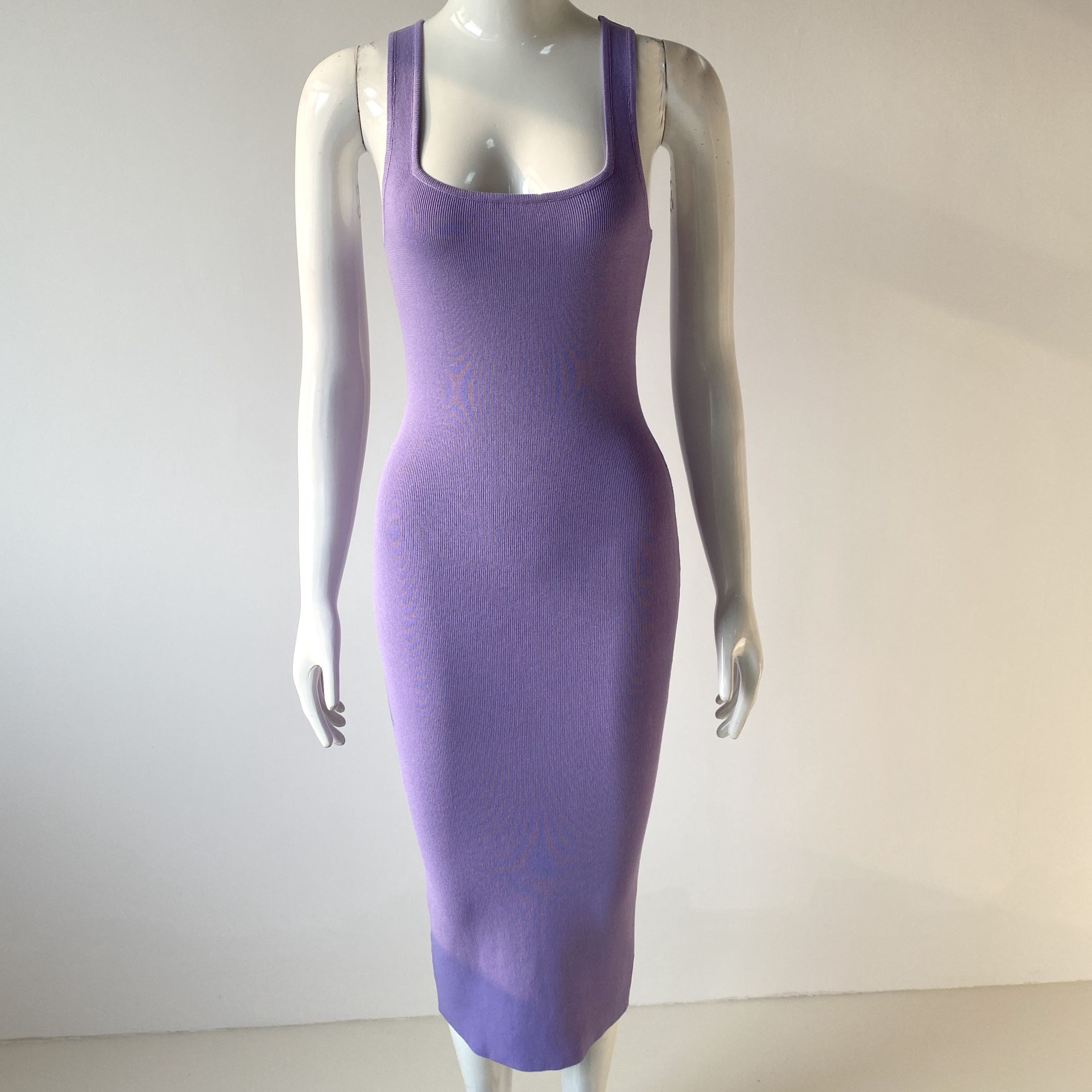 Картинка Платье майка миди по фигуре квадратный вырез от магазина LonnaMag