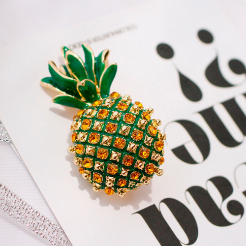 картинка Брошь ананас со стразами от магазина LonnaMag