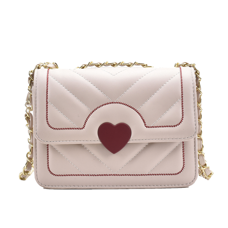 картинка Сумка кросс боди ремень с цепью на клапане красное сердце от магазина LonnaMag