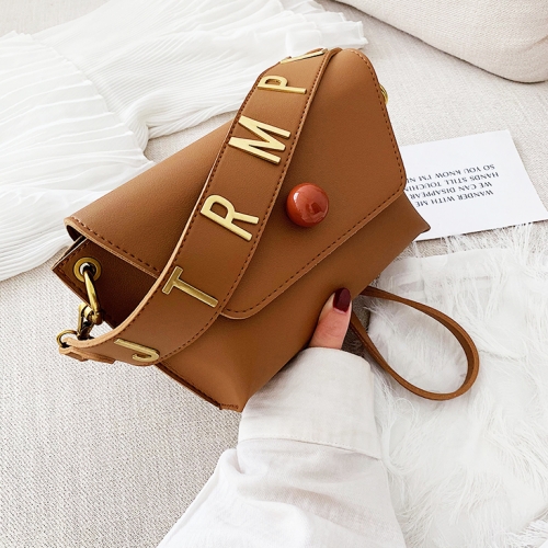 картинка Сумка crossbody деревянный шарик металл буквы на ремне от магазина LonnaMag