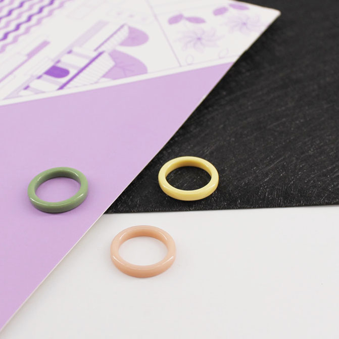 картинка Кольцо пластик тонкое однотон от магазина LonnaMag