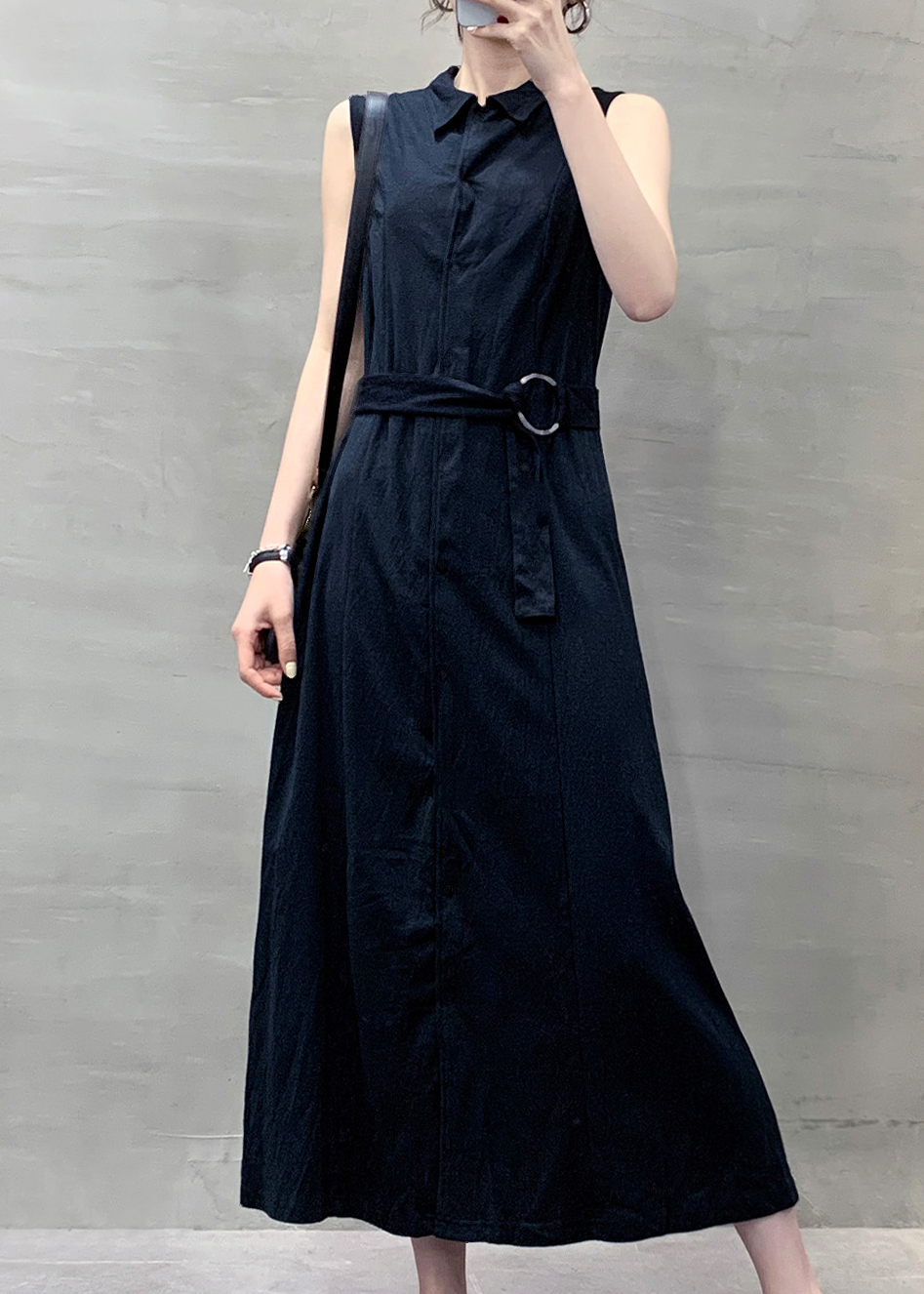 Картинка Платье макси без рукавов воротник юбка клеш + пояс от магазина LonnaMag