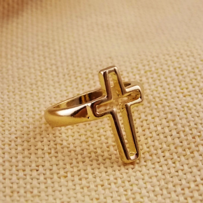 картинка Кольцо полый крест от магазина LonnaMag
