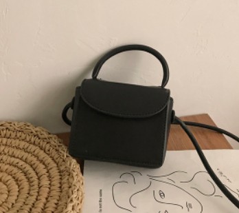 картинка Сумка мини квадратная магнитная застежка+ ручка и длинный плечевой ремешок в цвет сумки от магазина LonnaMag