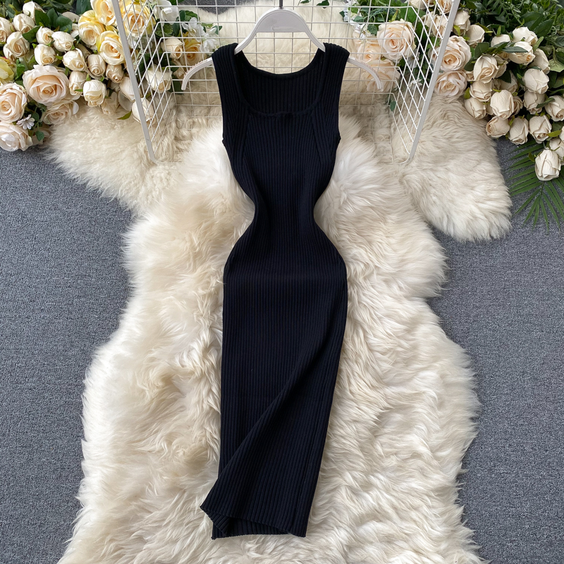 Картинка Платье трикотаж в рубчик квадратный вырез широкие лямки от магазина LonnaMag