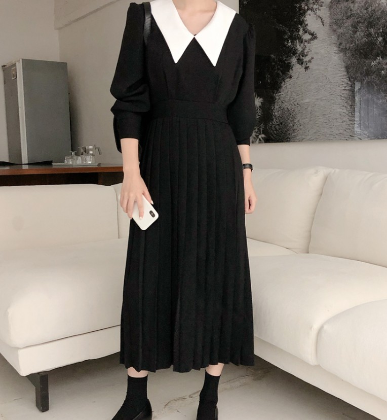 Картинка Платье миди плиссе длинный рукав острый белый воротник от магазина LonnaMag