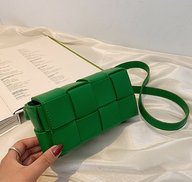 картинка Сумка прямоугольная плетеная  + регулируемый ремешок от магазина LonnaMag