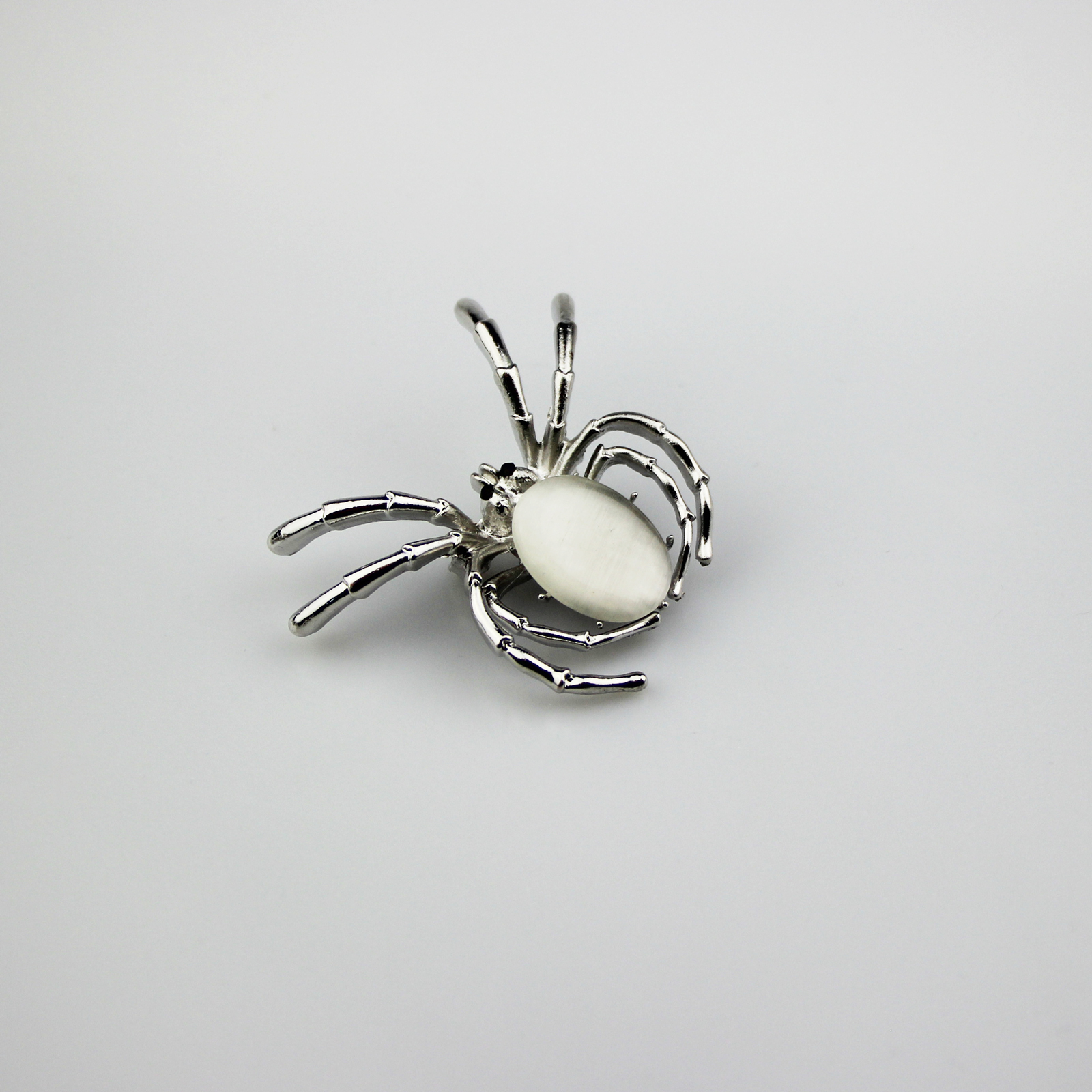 картинка Брошь "Паук" крупный переливающийся камень от магазина LonnaMag