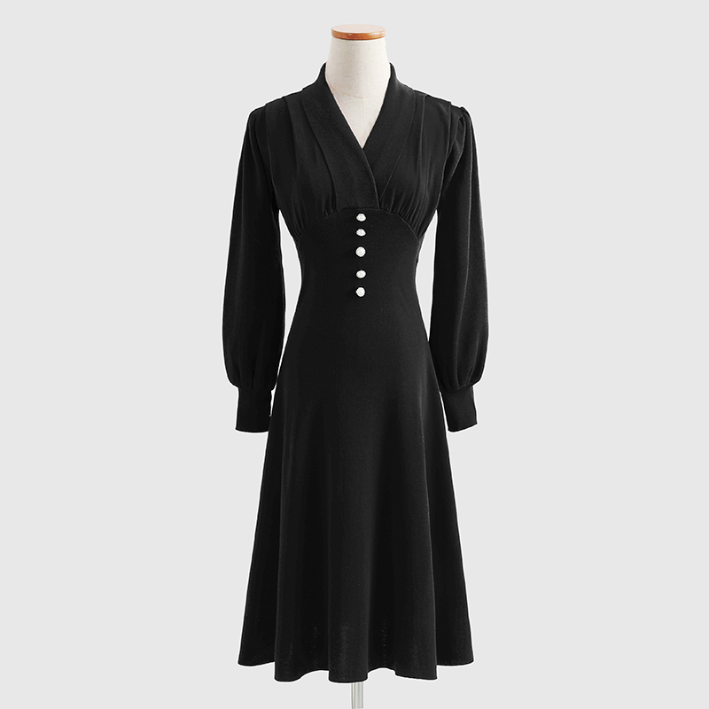 Картинка Платье миди трикотаж V вырез длинный объемный рукав 5 пуговиц жемчужин от магазина LonnaMag