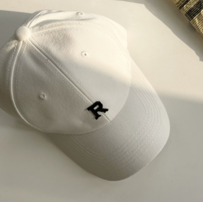 картинка Кепка нашивка R от магазина LonnaMag