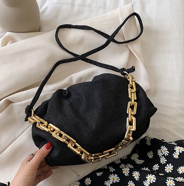 картинка Сумка-хобо через плечо в форме облака + массивная золотая цепь от магазина LonnaMag