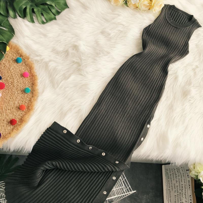 Картинка Платье в рубчик круглый вырез сбоку разрез на кнопках от магазина LonnaMag