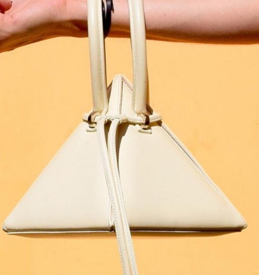 картинка Сумка пирамида регулируемый шнурок спереди + две короткие ручки от магазина LonnaMag