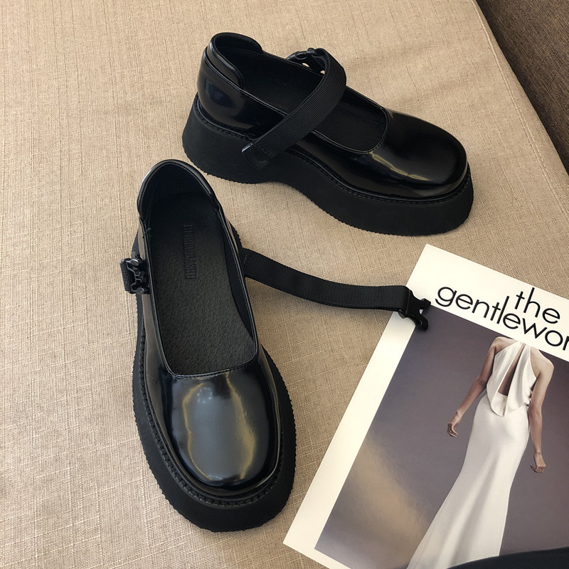 картинка Туфли Мэри Джейн платформа лаковые сбоку пластиковый карабин от магазина LonnaMag