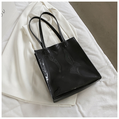 картинка Сумка прямоугольная лаковая однотон от магазина LonnaMag