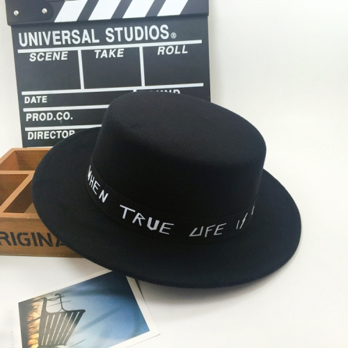 картинка Шляпа плоская лента с белой надписью от магазина LonnaMag