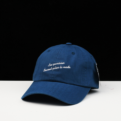 картинка Кепка мелкая надпись Les parisien от магазина LonnaMag