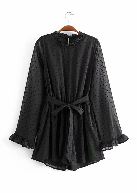 Картинка Свободный комбинезон с поясом, принт черные сердца от магазина LonnaMag