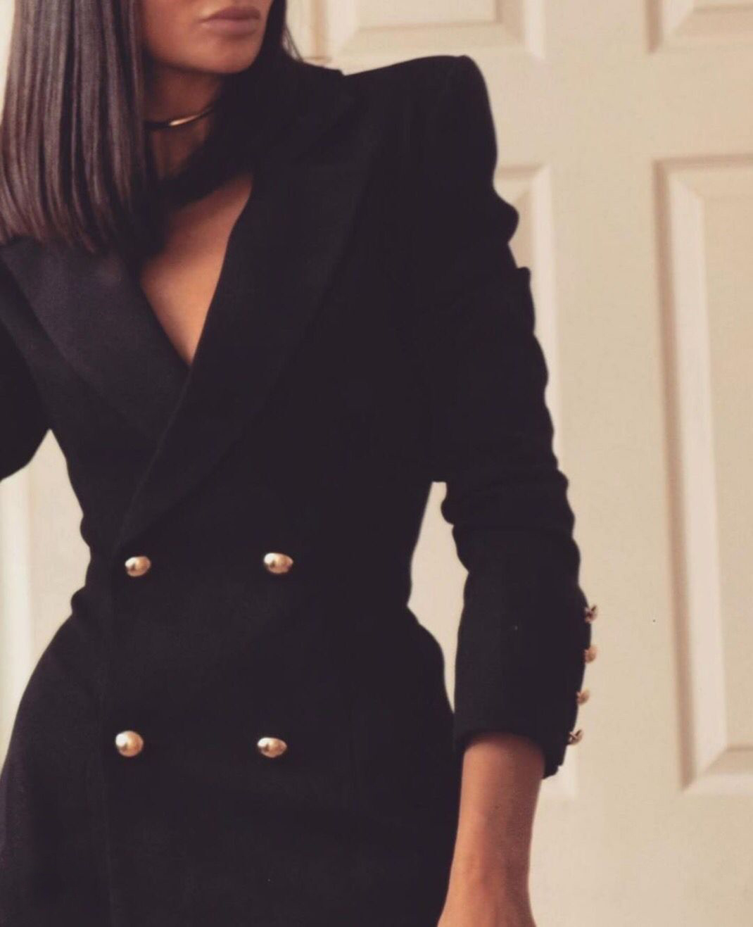 Картинка Пиджак длинный приталенный золотые круглые пуговицы от магазина LonnaMag