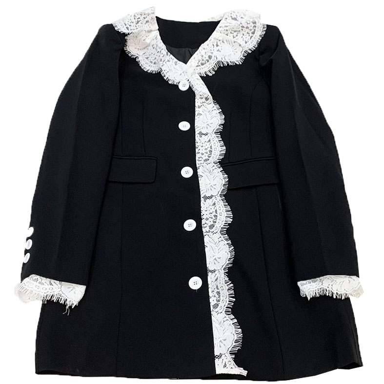 Картинка Жакет удлиненный с белым кружевом белые пуговицы от магазина LonnaMag