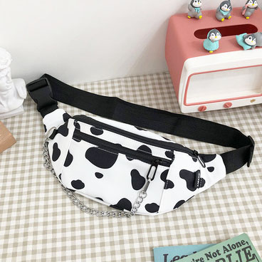 картинка Сумка мессенджер принт чб пятна коровки + цепь от магазина LonnaMag