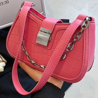 картинка Сумка на плечо текстура крокодил фурнитура под серебро ремешок + цепь от магазина LonnaMag