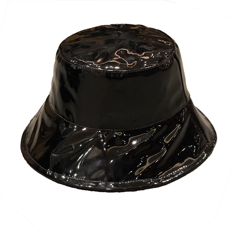 картинка Шляпа из лакированной искусственной кожи от магазина LonnaMag