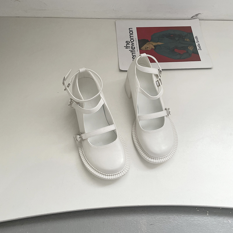 картинка Туфли Мэри Джейн толстый каблук круглый нос три ремешка от магазина LonnaMag