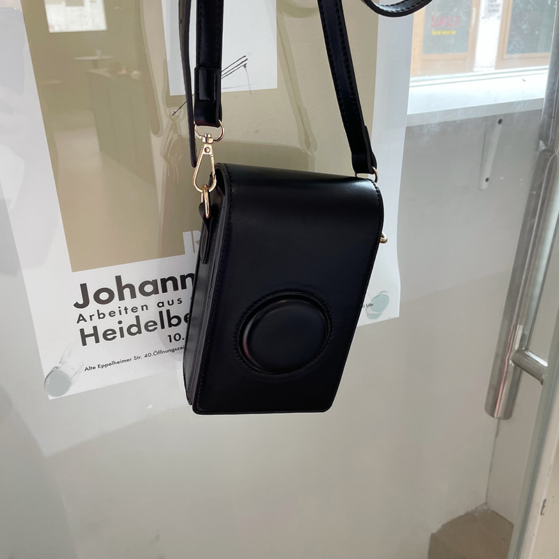 картинка Сумка мини для телефона спереди выпуклый круг от магазина LonnaMag