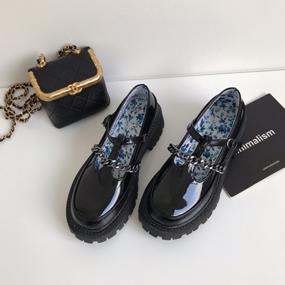 картинка Туфли мэри джейн в стиле tuk грубая подошва серая цепь от магазина LonnaMag