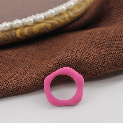 картинка Кольцо пластик матовое пятиугольник закругленный однотон от магазина LonnaMag