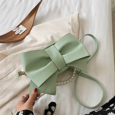 картинка Сумка большой бант регулируемый плечевой ремень  + ручка из бусин от магазина LonnaMag