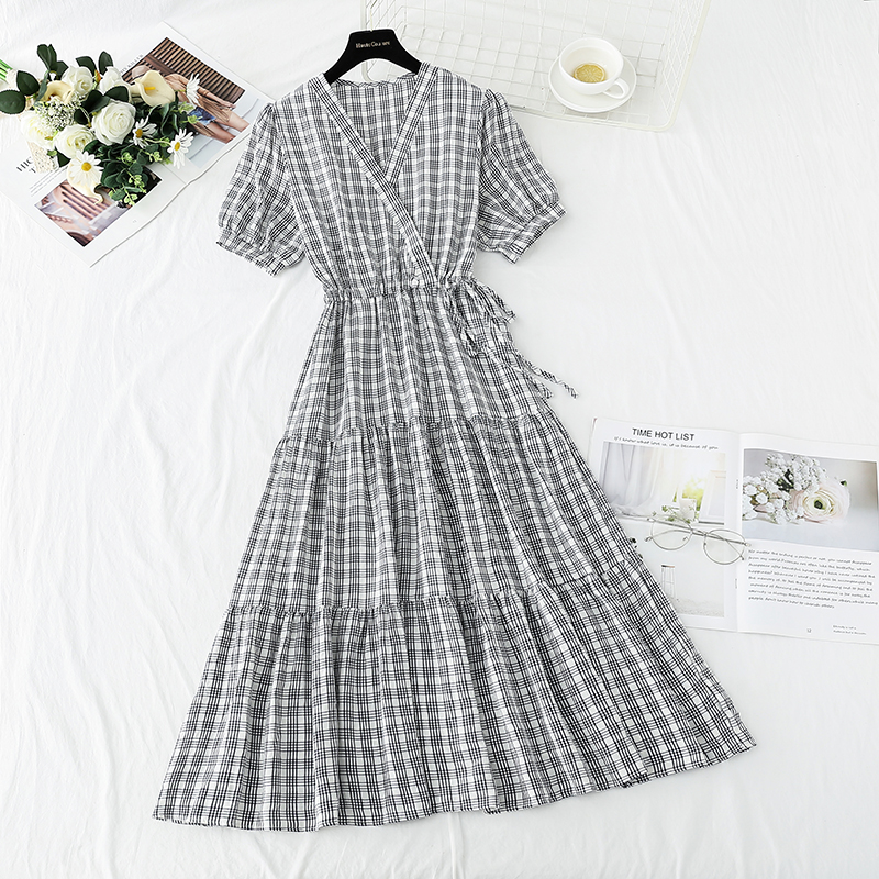 Картинка Платье миди V вырез на запах талия на кулиске принт клетка от магазина LonnaMag