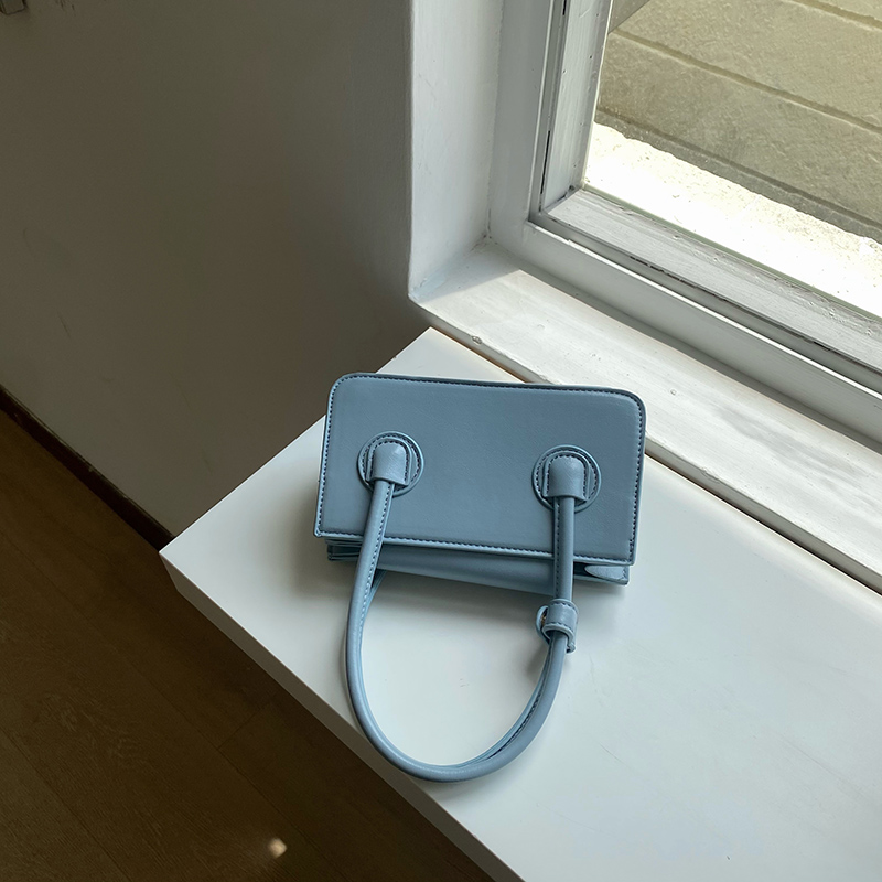 картинка Сумка мини прямоугольная маленький ручки + ремешок в цвет от магазина LonnaMag