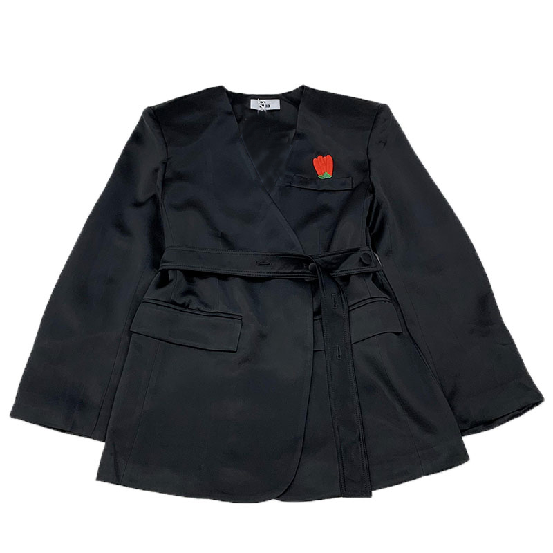 Картинка Жакет вышивка красный цветок в кармане на груди + пояс от магазина LonnaMag