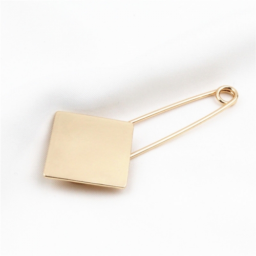 картинка Брошь золотистая в форме квадрата от магазина LonnaMag