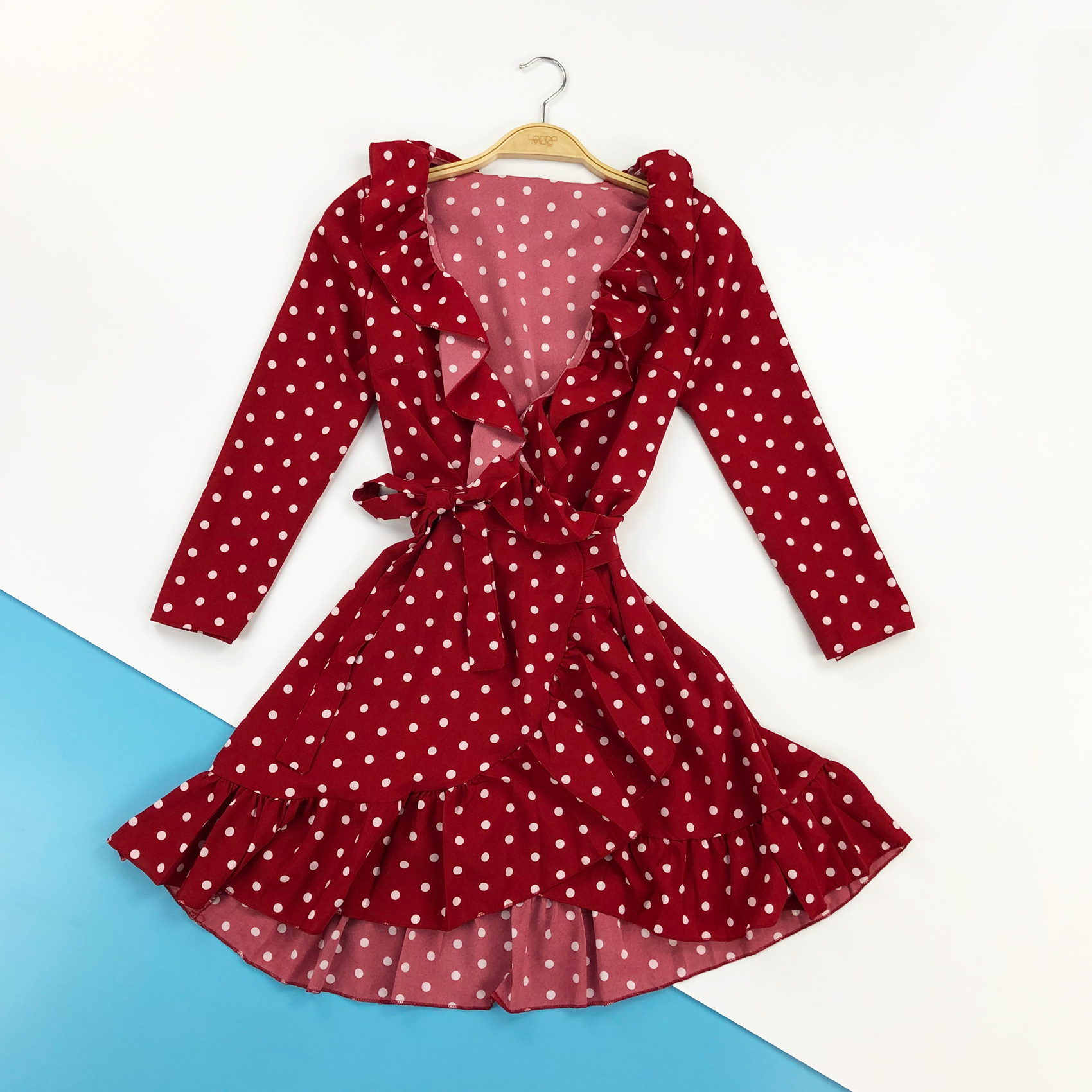 Картинка Платье на запах на завязках горох длинный рукав от магазина LonnaMag