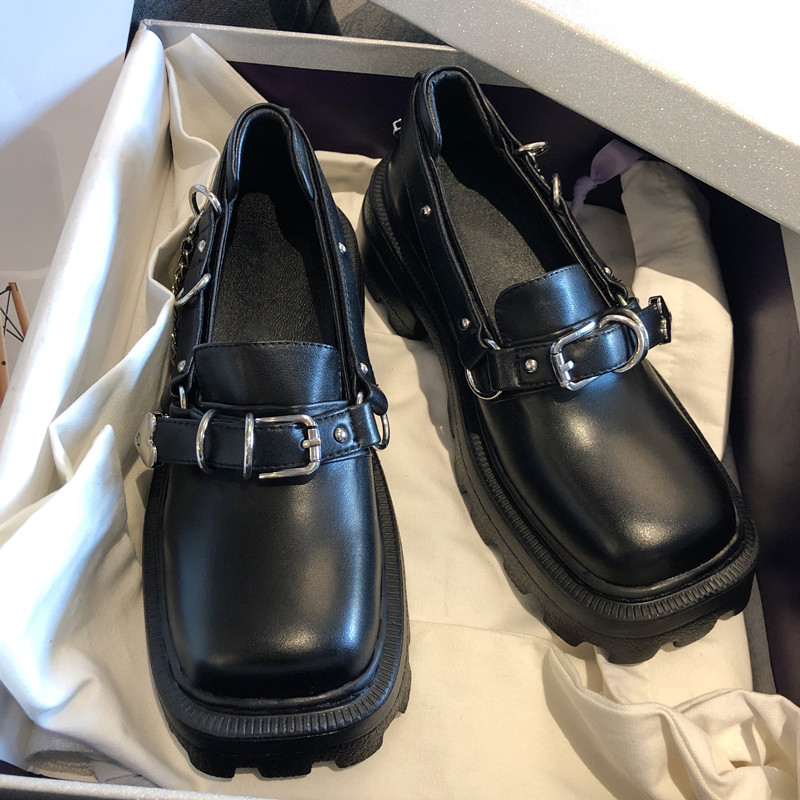 картинка Туфли кожаные зубчатая подошва+ декор ремни цепочка сердечко от магазина LonnaMag