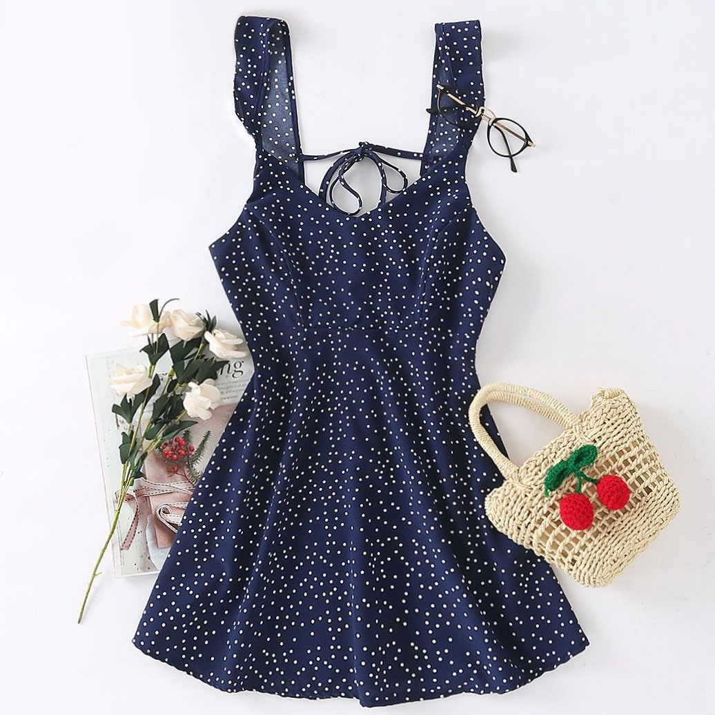 Картинка Платье на лямках с рюшей двойная юбка клеш белый горошек от магазина LonnaMag