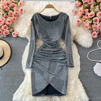 Картинка Платье круглый вырез длинный рукав бахрома на плечах пятна разной фактуры + гусинная лапка от магазина LonnaMag