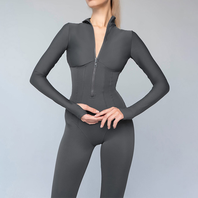 Картинка Комбинезон облегающий стрейч на молнии дырки под палец от магазина LonnaMag