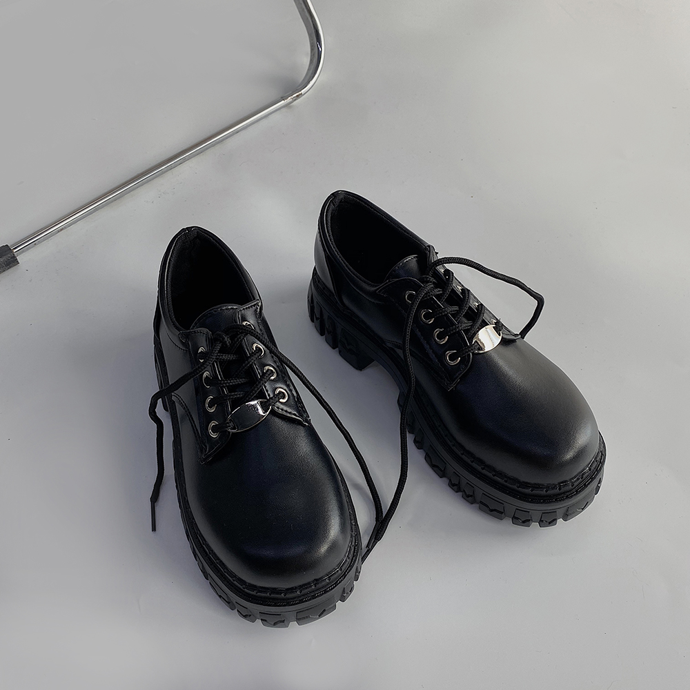 картинка Туфли на толстой подошве шнурки с металлической овальной деталью от магазина LonnaMag