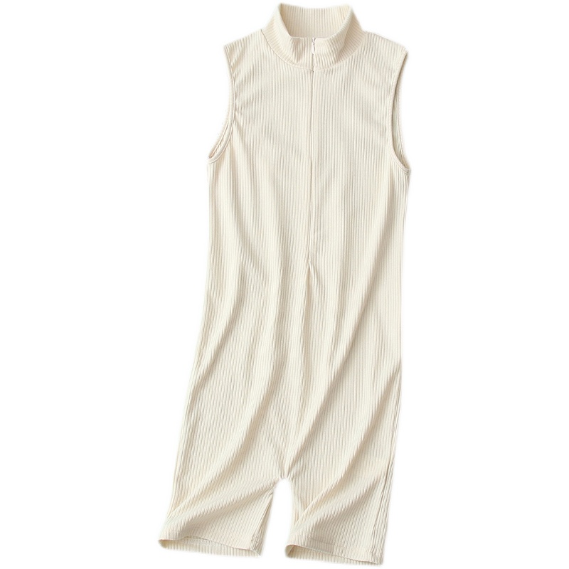 Картинка Комбинезон спорт в рубчик без рукавов ворот стойка от магазина LonnaMag