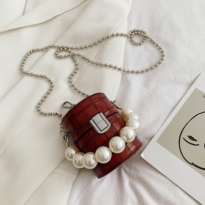 картинка Сумка мини цилиндр короткая ручка из больших бусин + длинная цепочка от магазина LonnaMag